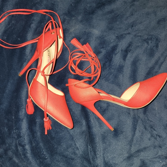 Just Fab Red pointy pumps - Picture 3 of 3